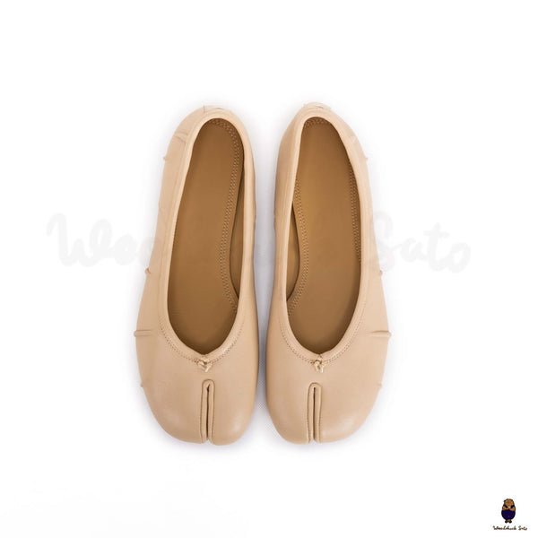 WoodChuckSato Beige Tabi Split-Toe Ballerinas aus „Distressed“-Leder für Damen und Herren, Größen EU 35–45