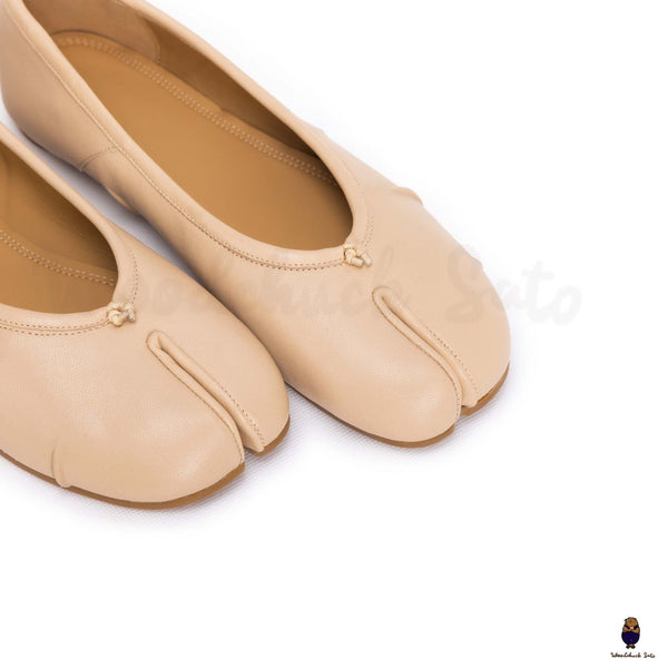 WoodChuckSato Beige Tabi Split-Toe Ballerinas aus „Distressed“-Leder für Damen und Herren, Größen EU 35–45